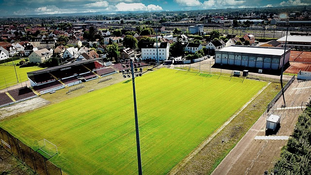 足球国足球迷自发制作横幅，为球队打气