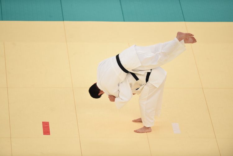 卡利亚里vs萨索洛 比萨vs拉齐奥